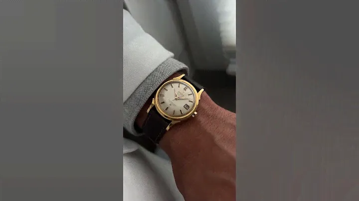 Stunning wrist presence for 35mm! Omega Constellation Calendar 18k 1960 #vintagewatches